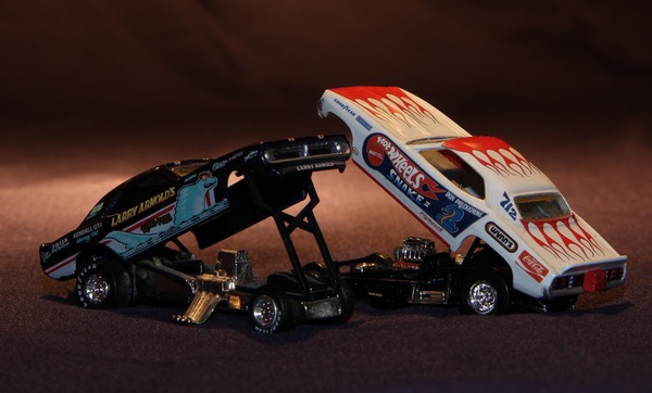 1:64 Johnny Lightning